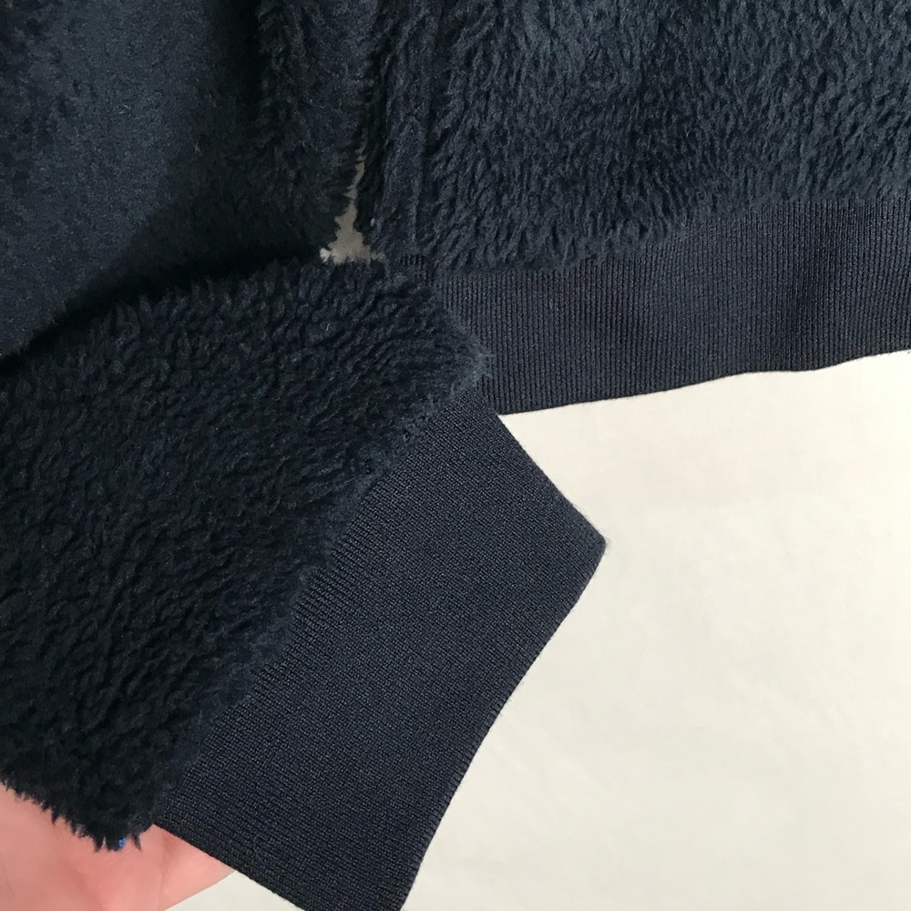 BEYOND YOGA WOMEN'S ALL TIME NAVY BLUE SHERPA FAUX FUR CROPPED PULLOVER LARGE - Picture 3 of 8